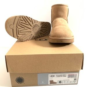 UGG Women’s Classic Mini II Color Fawn